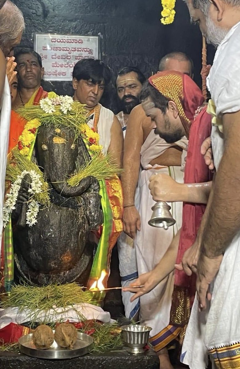 AnuSatheesh5's tweet photo. Why is Tulasi not offered to Ganesha 

Ganesha is the one who removes all obstacles, but for Ganapati Pooja Tulasi leaves are not taken. Durva grass is offered. Here is the reason https://t.co/bVne1h8Bsf