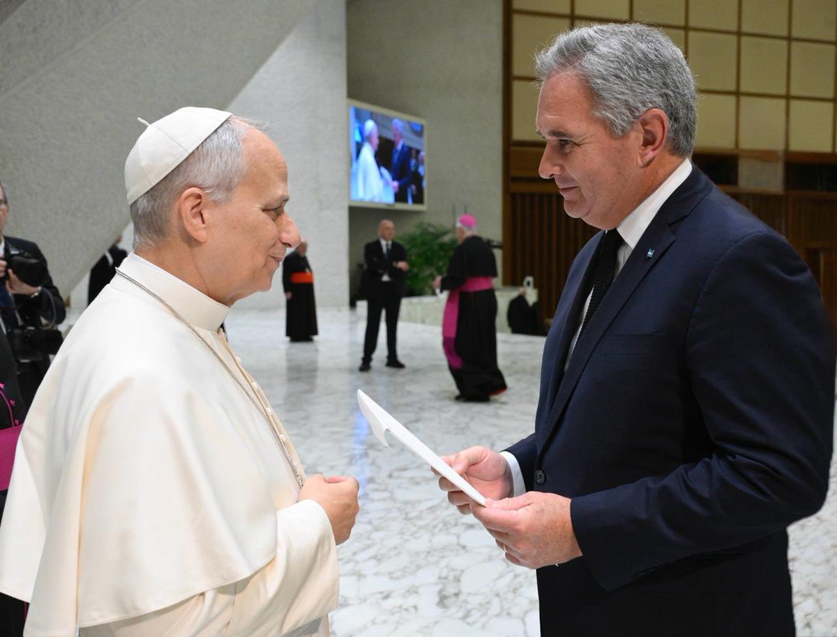 pabloquirno's tweet photo. Le deseo un feliz día al Papá Leon @pontifex_es con motivo de la festividad de San Pedro y San Pablo. https://t.co/vShOSI6Axt