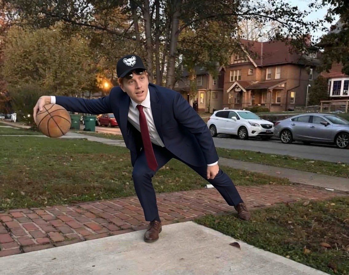 rats_lockerroom's tweet photo. 🚨BREAKING: The once disgraced power forward Thomas Dowd will be making his #Rats sideline debut as Assistant Coach/Rebounding Coordinator tonight vs. Arrest Mike Vrabel. https://t.co/uIL9pr7Qla