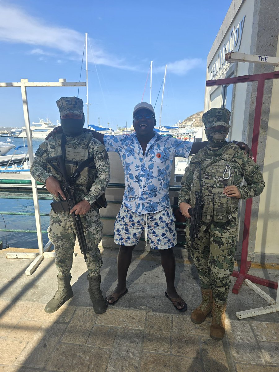 jssenkandwa's tweet photo. @mkainerugaba I’m in Mexico and these guys have given you 72 hours to switch on @ntvuganda or else they come for you. https://t.co/LIJuHeiL9l
