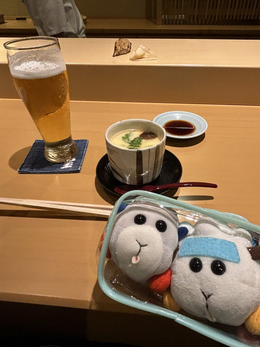 yoichi_2010's tweet photo. 新⚽️体⚽️制⚽️発表会

サイン会参加してボードにサイン貰った！！
なかなか大きいゾw
ひ、飛行機で持って帰るの不安だから宅配で送りしました📦

監督、コーチと写真撮れたり
直接お話し出来たし
嬉しい時間でありました
٩(๑❛ᴗ❛๑)۶

今回も美味しいのいっぱい食べたし大満足の旅でありました♪ https://t.co/JMcG4S1DYT
