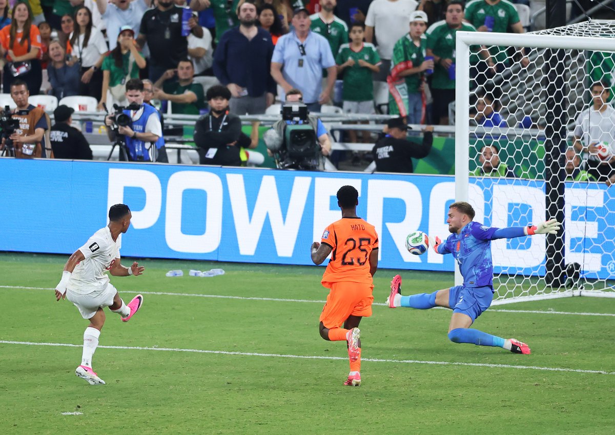 OnsOranje's tweet photo. THAT moment. 🛑✋

#NothingLikeOranje #FIFAWorldCup #NEDMAR https://t.co/A1TFcGI6ru