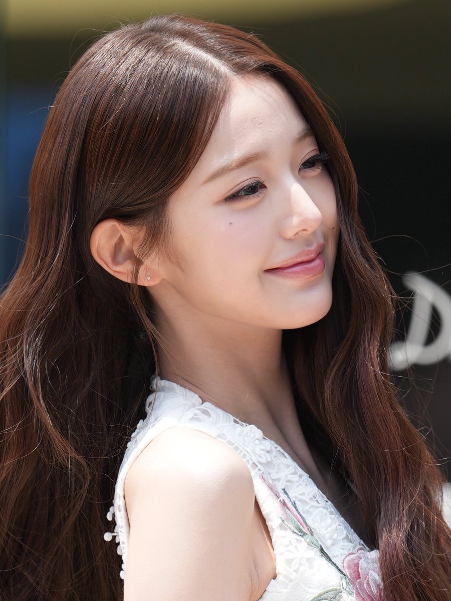 Ayano_WonYoung's tweet photo. 260630 닥터엘시아

😍

#원영 #WONYOUNG #ウォニョン #장원영  #JANGWONYOUNG #갓기 #IZONE #IVE #아이즈원 #아이브 https://t.co/mDId4qxsek