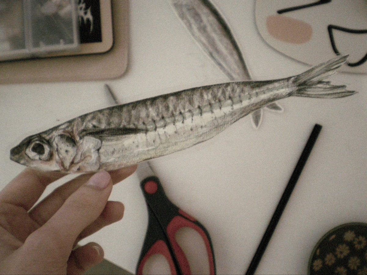 2uwop's tweet photo. Instead of smoking cigarette: make fish bookmark https://t.co/QcudgVi0tz