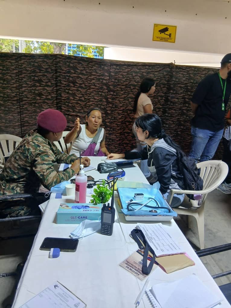 Defencetamil's tweet photo. வெனிசுவேலா நாட்டில் நமது வீரர்கள் பாதிக்கப்பட்ட மக்களுக்கு தொடர்ந்து உதவி வருகின்றனர்... https://t.co/mBxpOGff1T