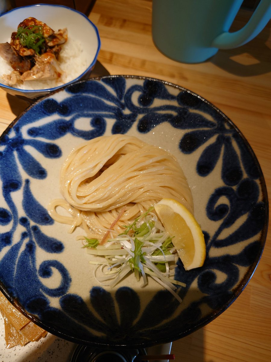 turumi_2021's tweet photo. らぁめん  ゑびすや

雲呑つけ蕎麦(醤油  200)
肉丼

麺の旨さ😋スープのバランス😋チャーシュー超ꕀ⋆好み😋🤗雲呑も旨し‼️😀👍  最━ヽ(○ﾟдﾟ○)ﾉ━━高
肉丼ヤバ旨😋😍 https://t.co/I03Fi7BSpT