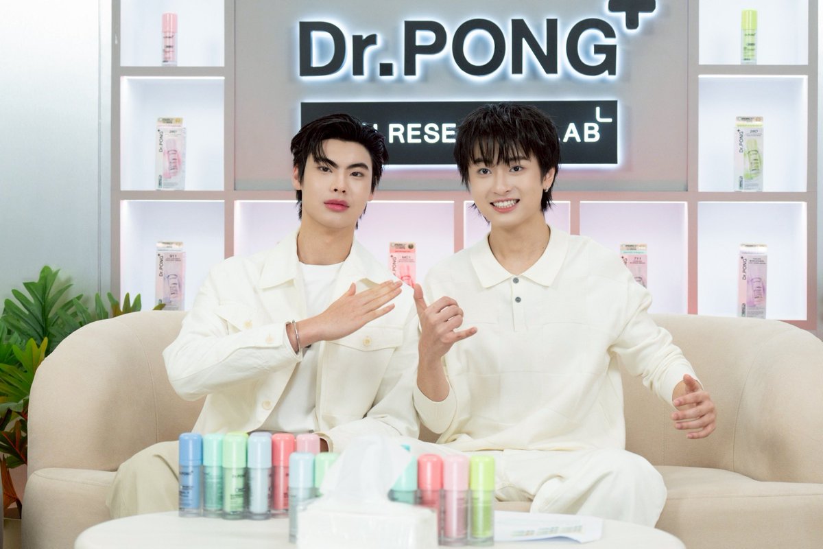 drpongofficial's tweet photo. เก็บตกบรรยากาศเบื้องหลังไลฟ์ #DrPONGxTheeWave ✨
ไลฟ์คู่ครั้งแรกสนุกสนานมาก ธีร์เวฟน่ารักป้ายยาแบบจัดเต็ม แฟนๆ ให้การต้อนรับอย่างอบอุ่น
.
Dr.PONG ขอขอบคุณทุกการซัพพอร์ตและขอฝากเซรั่ม activeIN นวัตกรรมระดับโลกในราคาคนไทยไว้ในอ้อมออกทุกคนด้วยนะค้าบบ🤍

📌สามารถดูรูปภาพเพิ่มเติมได้ที่ : FB Dr.Pong ดอกเตอร์พงศ์  https://t.co/2HttWvhFkc

#DrPONGxTiktokSuperBrandDay #DrPONGxTheeWave #TheeWave #tthi_eks #waavetnp