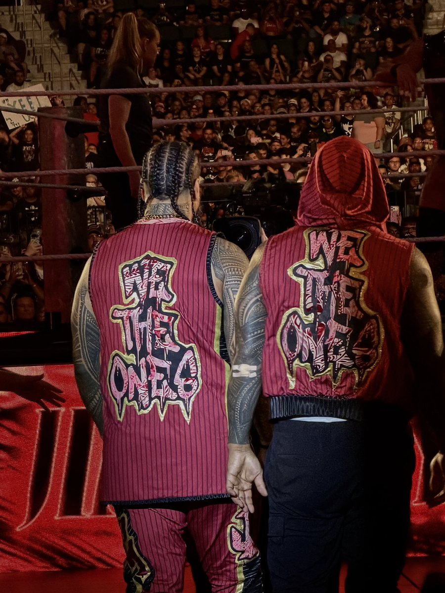 paranoiareigns's tweet photo. ❤️💛 @WWEUsos https://t.co/YUTQupl8qS
