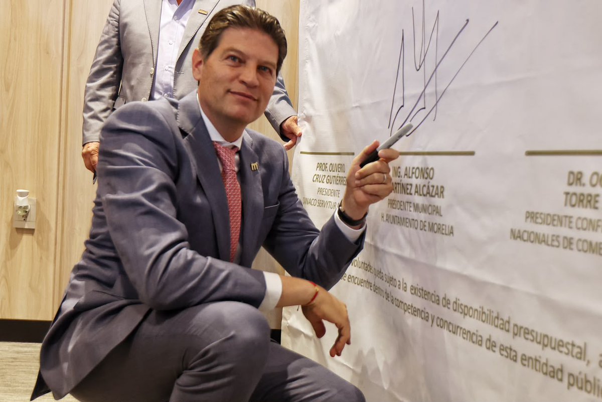 octaviodlatorre's tweet photo. La Ruta Nacional por la Prosperidad, la Justicia Económica y la Seguridad sigue avanzando, sumando voluntades y construyendo alianzas en todo el país. 🇲🇽🤝

Hoy dimos un paso más desde Morelia, donde tuve el honor de firmar este compromiso junto al presidente municipal, Alfonso Martínez Alcázar, y a CANACO SERVYTUR Morelia, convencidos de que el desarrollo económico requiere entornos de confianza, legalidad y colaboración.

Con la incorporación de Morelia como la cuarta ciudad en sumarse a esta iniciativa, seguimos consolidando una agenda nacional que impulsa la seguridad, la simplificación administrativa, la competitividad y el fortalecimiento de las empresas familiares y las MiPyMEs.

Estoy convencido de que cuando autoridades, sector empresarial y sociedad trabajan con una visión compartida, es posible construir comunidades más fuertes, con más inversión, más empleo y mejores oportunidades para todas y todos.

#UnidosEnAccionesPositivas