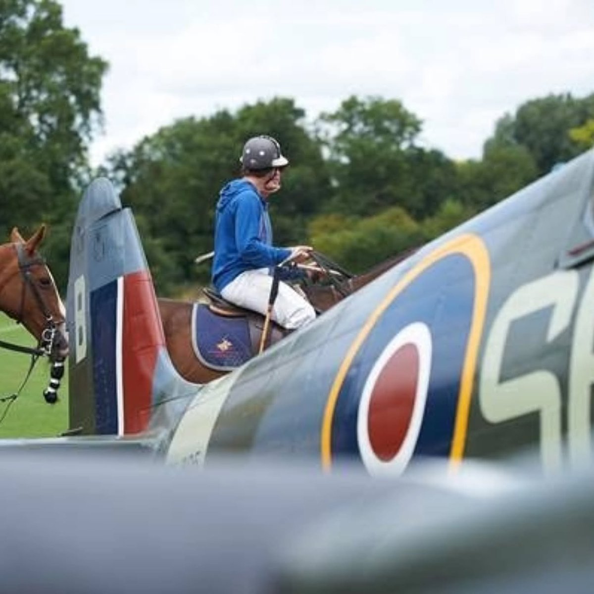 DB_Trophy's tweet photo. #tailendtuesday from the 2013 #astonmartin centenary DB Trophy π polo match
Horses and Aston's π
#dbtrophy #polo #equestrian
πΈ @R_de_Gerber https://t.co/ahkxdCknJS
