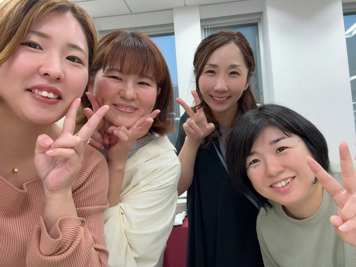 MaruchoWeb's tweet photo. #Thisisme東京勉強会 に参加してきました！

ダブル台風が近づく中でしたが、とても熱量の高い学びの時間でした✨

ご登壇された皆さん、それぞれ異なる視点や経験からのお話で、たくさんの気づきをいただきました。

登壇者のお一人である、同じ名前の先輩・智子さん（@koyama_sns）のセミナーは特に印象的で、すぐに実践したくなる内容でした。
記念撮影もありがとうございました📸

また、オフラインで仲間の皆さんともお会いでき、とても充実した一日でした😊

そして、いつも素敵な勉強会を企画してくださる @LPKen161 さん、ありがとうございました！
#ThisisMe