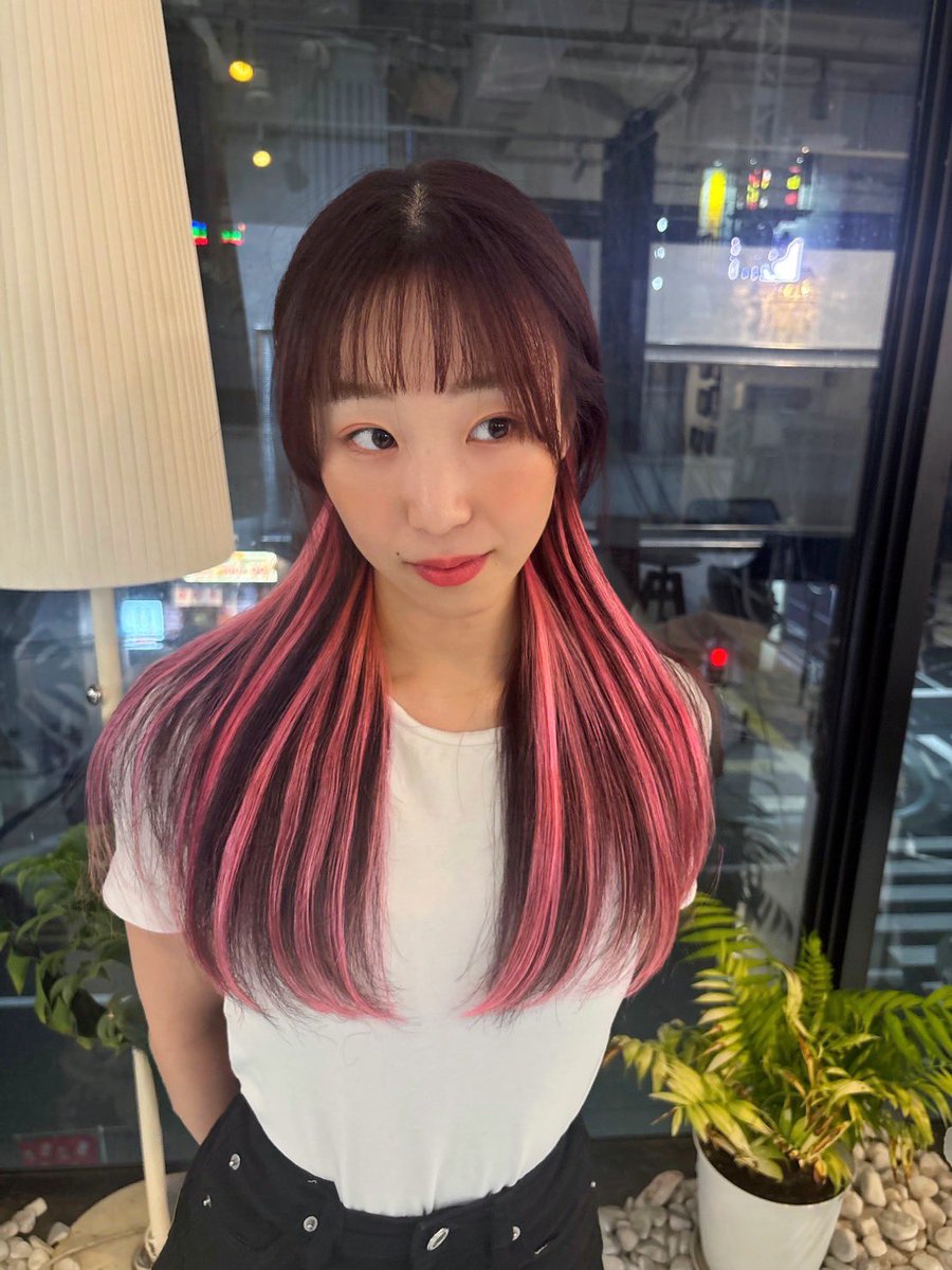 seina9191's tweet photo. color change🩷🍷

エクステモデルもさせてもらって
スピーディーなインナーエクステ👏🦄

#エクステ #color #change #red #pink https://t.co/m174irxKI6