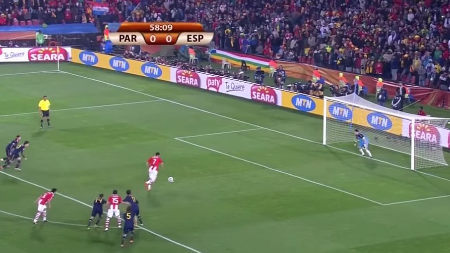 samurp7's tweet photo. @Oinatz_3re @Ez1ehe @2010MisterChip El arbitro le anulo un gol legitimo a Haedo Valdez, no expulso a Pique (le saco solo amarilla tras hacer la agresion mas bestia y antifutbol de la historia de los mundiales solo por detrás de la mano de Suárez) y no repitió el penal fallado de Cardozo tras la invasión al area. https://t.co/U0yONXlw9q