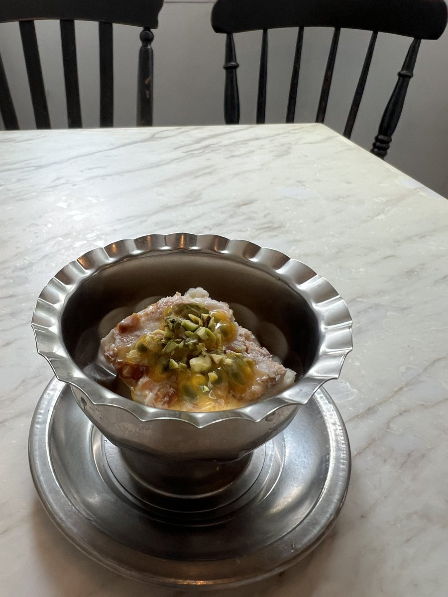 SANTOSHAM_'s tweet photo. 本日のランチカレーはこちらです！
数量限定でデザートもご用意しました✨
【ドライフルーツとナッツ、パッションフルーツのクルフィー】キャラメリゼしたナッツの香ばしさと、ローズウォーター香るアイス、小さい中に色んな美味しさがぎゅっと詰まってます。
今週もご来店お待ちしております！ https://t.co/0OBp2L3ui9