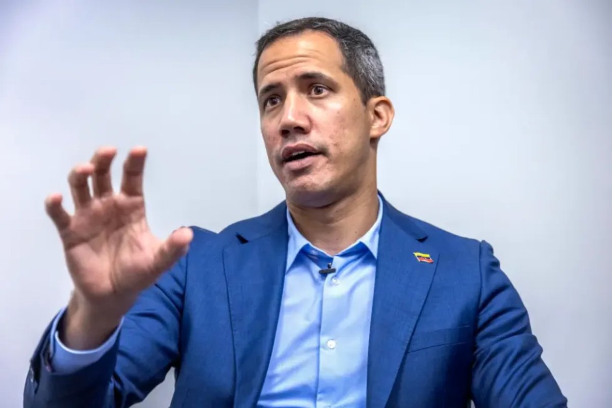 eldiario's tweet photo. #29Jun | El dirigente opositor Juan Guaidó expresó su solidaridad con las víctimas y los afectados que dejaron los terremotos de magnitudes 7,2 y 7,5 que sacudieron a Venezuela el pasado 24 de junio.

"Son familia y amigos, son muchas las imágenes que llegan. Para muchos son un recuerdo, vivencias y la repetición de una tragedia", expresó Guaidó en una entrevista en Univisión.

El opositor también expresó su agradecimiento a los voluntarios y rescatistas que han apoyado en las zonas afectadas por los movimientos telúricos, que hasta el momento han dejado 1.719 muertos, 5.034 heridos y 15.866 damnificados.

"Agradecemos a cada voluntario, a cada rescatista. Y todo el que se ha avocado en este momento de profundo dolor, donde se ve la solidaridad del venezolano; gente ayudando a gente", dijo.