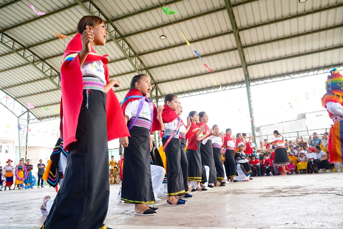 LorenaRosadoS's tweet photo. Celebramos la cultura, el folklore y la integración de nuestra niñez rural en la Escuela de Educación Básica Arturo Serrano Armijos, de nuestra  parroquia Taura.
Vivimos una jornada llena de color, tradición y alegría, donde nuestros niños demostraron el orgullo por sus raíces y su identidad.

Seguimos creyendo en una niñez rural con más oportunidades y en una educación de calidad para todos, porque invertir en nuestros niños es sembrar el futuro del Ecuador, gracias a nuestro presidente @DanielNoboaOk.

#LorenaRosado #AsambleístaPorGuayas #GuayasConLorenaRosado