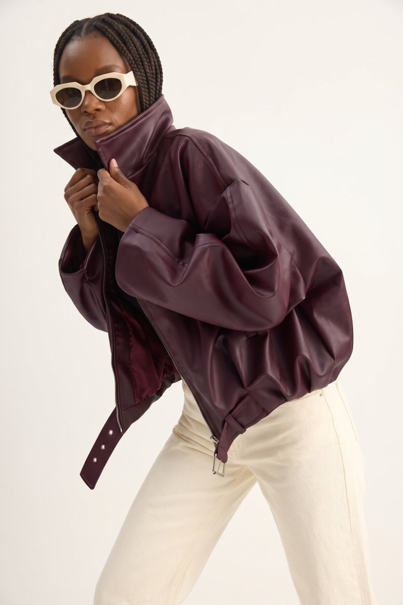 Faven_ZA's tweet photo. Stop searching for the perfect layer; you’ve just found it. This deep burgundy bomber redefines effortless cool, offering a structured silhouette that transitions seamlessly from city streets to evening affairs. It’s not just a jacket—https://t.co/EnEv7XV0ZP https://t.co/YGymBzGXpR