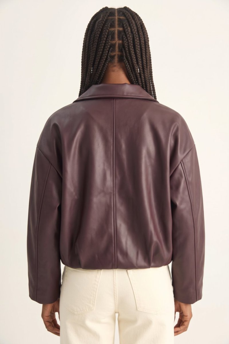 Faven_ZA's tweet photo. Stop searching for the perfect layer; you’ve just found it. This deep burgundy bomber redefines effortless cool, offering a structured silhouette that transitions seamlessly from city streets to evening affairs. It’s not just a jacket—https://t.co/EnEv7XV0ZP https://t.co/YGymBzGXpR