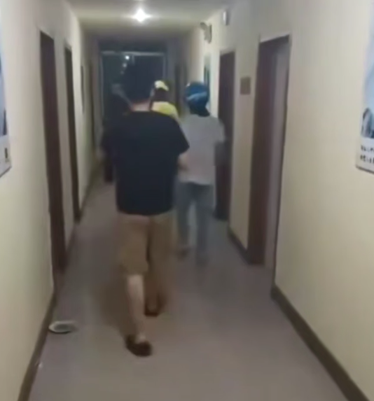 sokpeakva's tweet photo. 一个外卖单，备注能操的来接单，然后接单的这个小伙儿就说他特忙。嗯，没时间。那女的还跟他跟他聊天，说20岁不是处...（完整版在主页） https://t.co/loQNrY6ojc