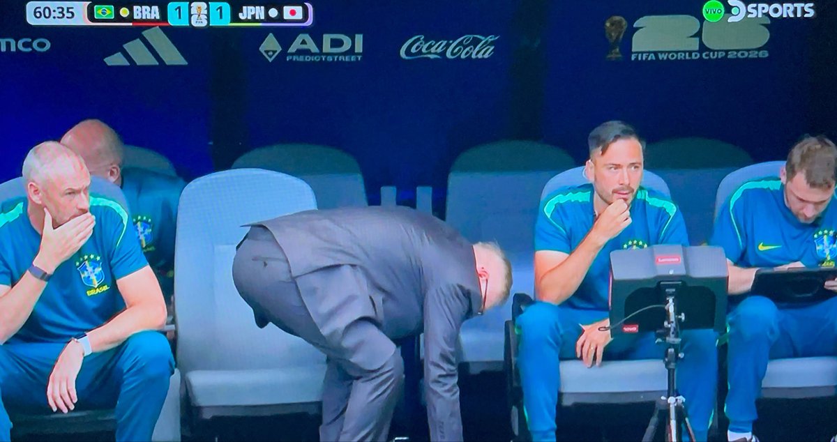 calzoncillo5's tweet photo. Ancelotti showing #brieflines 🩲🤤 https://t.co/4oS4TnWNfZ