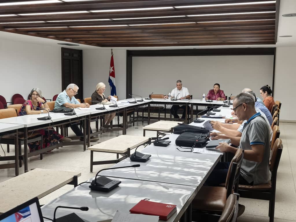 EdMartDiaz's tweet photo. En el encuentro de la Comisión Nacional de Descentralización de Competencias a los municipios, acordamos trabajar con intensidad para acortar los cronogramas. Necesitamos dotar a nuestros municipios de mayor autonomía.
#CubaVencerá https://t.co/mw7V18EqY1