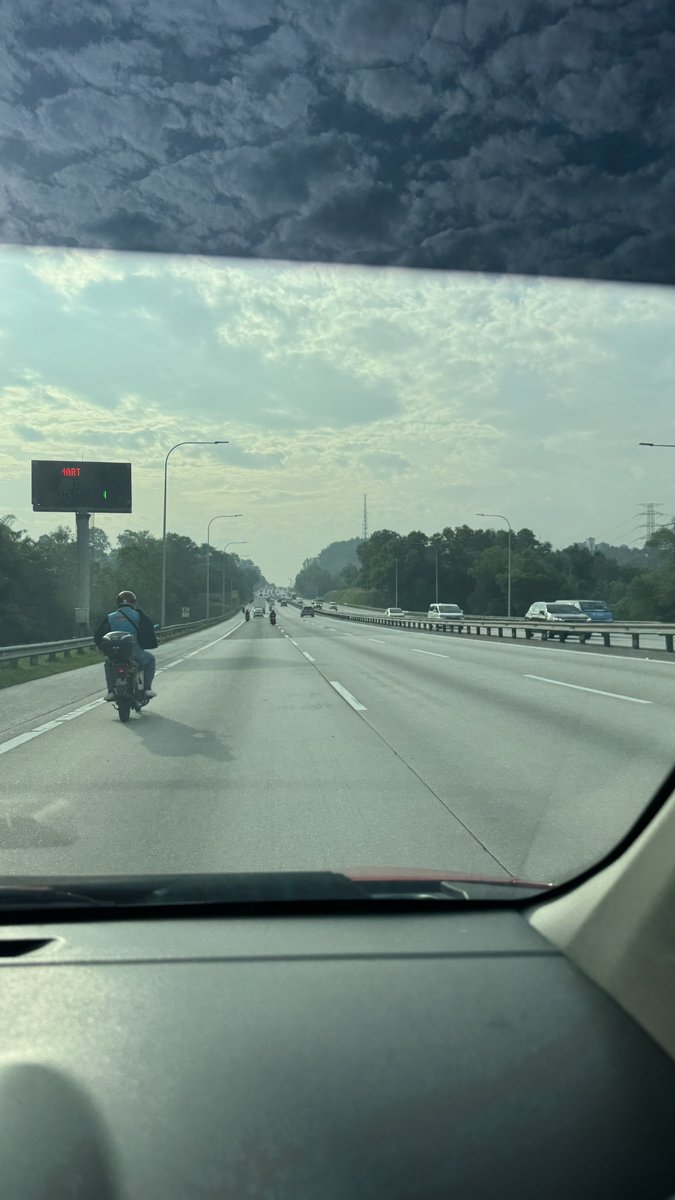 cajacherry's tweet photo. cant believe nkve setia alam subang like this 🤣 https://t.co/lUWJWSBI1g