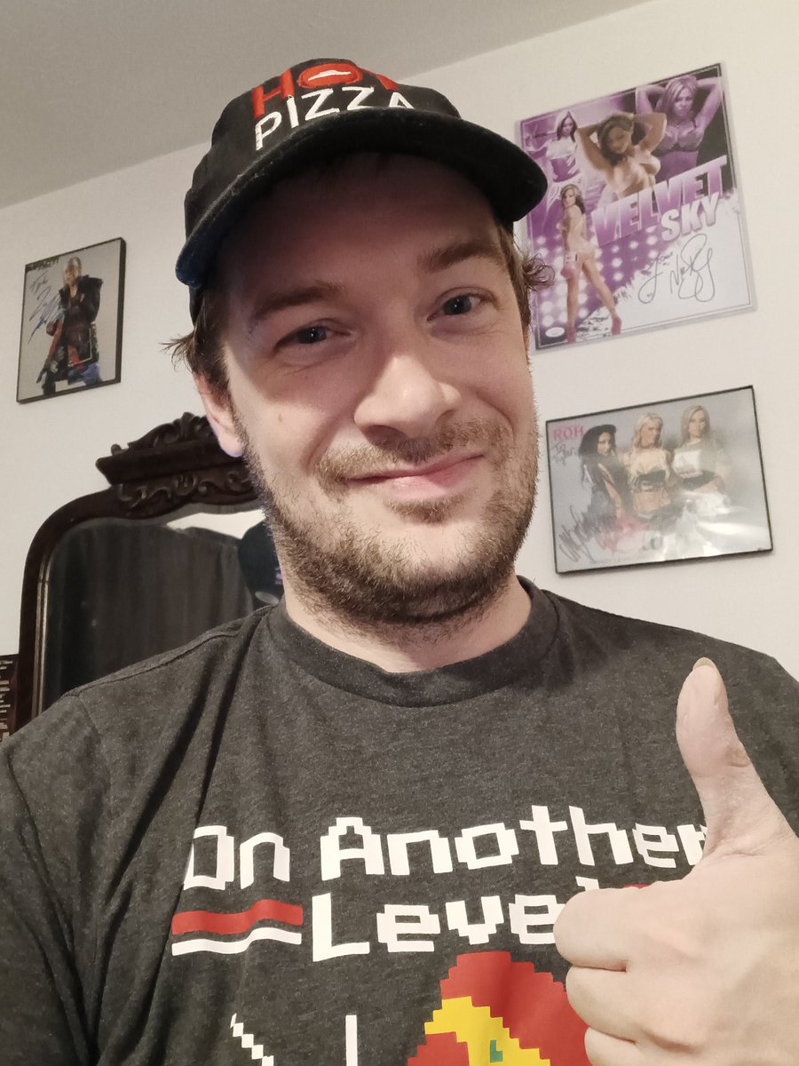TylerLese94's tweet photo. @DanaeMariXXX @onlyvanstv @TheLaceyJayne I still got the old uniform, when y'all coming to VA? 🤣🍕🍆 https://t.co/86yiDOToR2