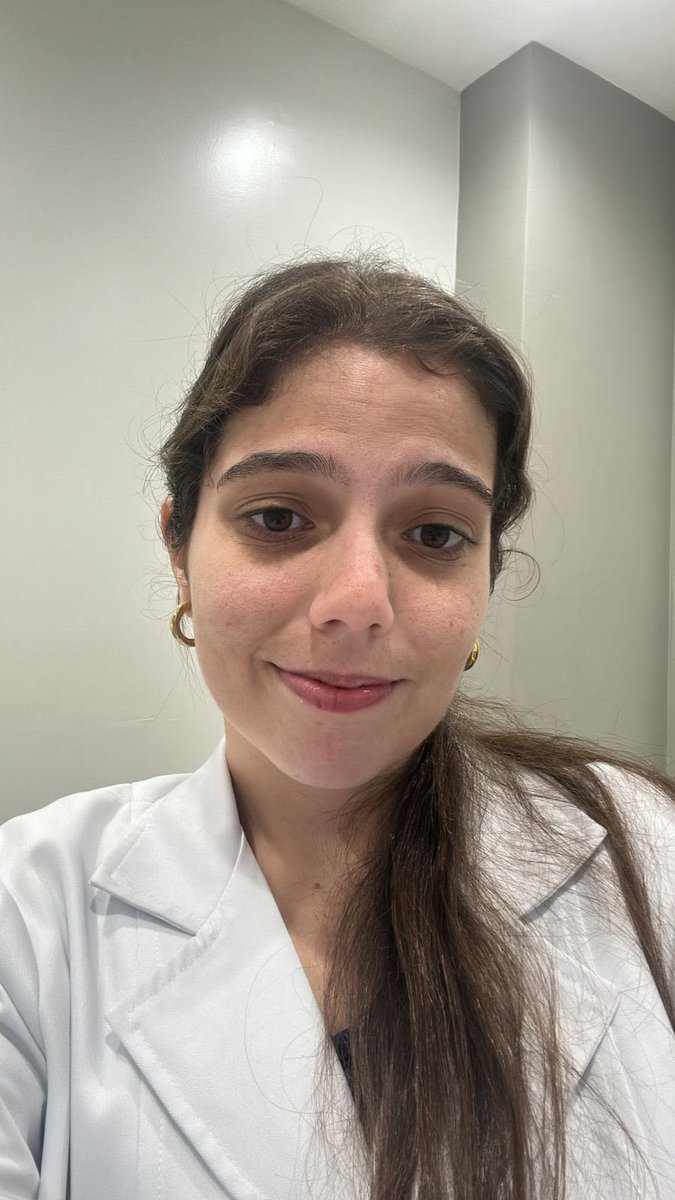 colinletters's tweet photo. a elisa falando que vai ter que começar as consultas pro problema dela do zero 
vem se consultar comigo dona elisa postinho de nazaré de segunda a quinta 8h-12h30 #QuemAmaCuida https://t.co/1n5yx3PvMy
