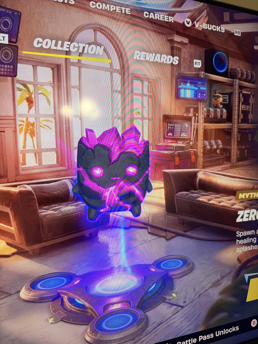 PapiChuloJae334's tweet photo. I finally got the Gold Zero Point Sprite and the regular Zero Point Sprite! 🔥

If you’re missing something, let me know what you need—I might have it!
I’m willing to trade for something rare. 👀 DM me if you’re interested!
#Fortnite #FortniteSprites  #ZeroPointSprites https://t.co/qJjCpSwrTY