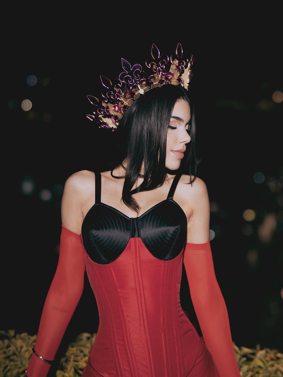 hassaniniupdate's tweet photo. Kenia Os como la Reina del PRIDE 2026. 👑💕 https://t.co/XjNyDlZS5j