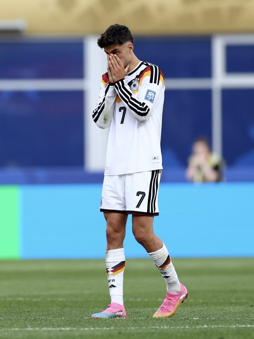 kaiyunSportVip's tweet photo. 超级大爆冷！德国点球大战不敌巴拉圭，惨遭淘汰！ 

德意志战车再次倒下！点球大战中哈弗茨、沃尔特马德点球被扑，塔点球打飞，德国总比分4-5不敌巴拉圭，连续三届世界杯止步32强！

巴拉圭时隔16年再进16强，下轮将战法国与瑞典之间的胜者。

 #德国淘汰 #巴拉圭点球大战淘汰德国 #世界杯爆冷 https://t.co/f90yQldxvN