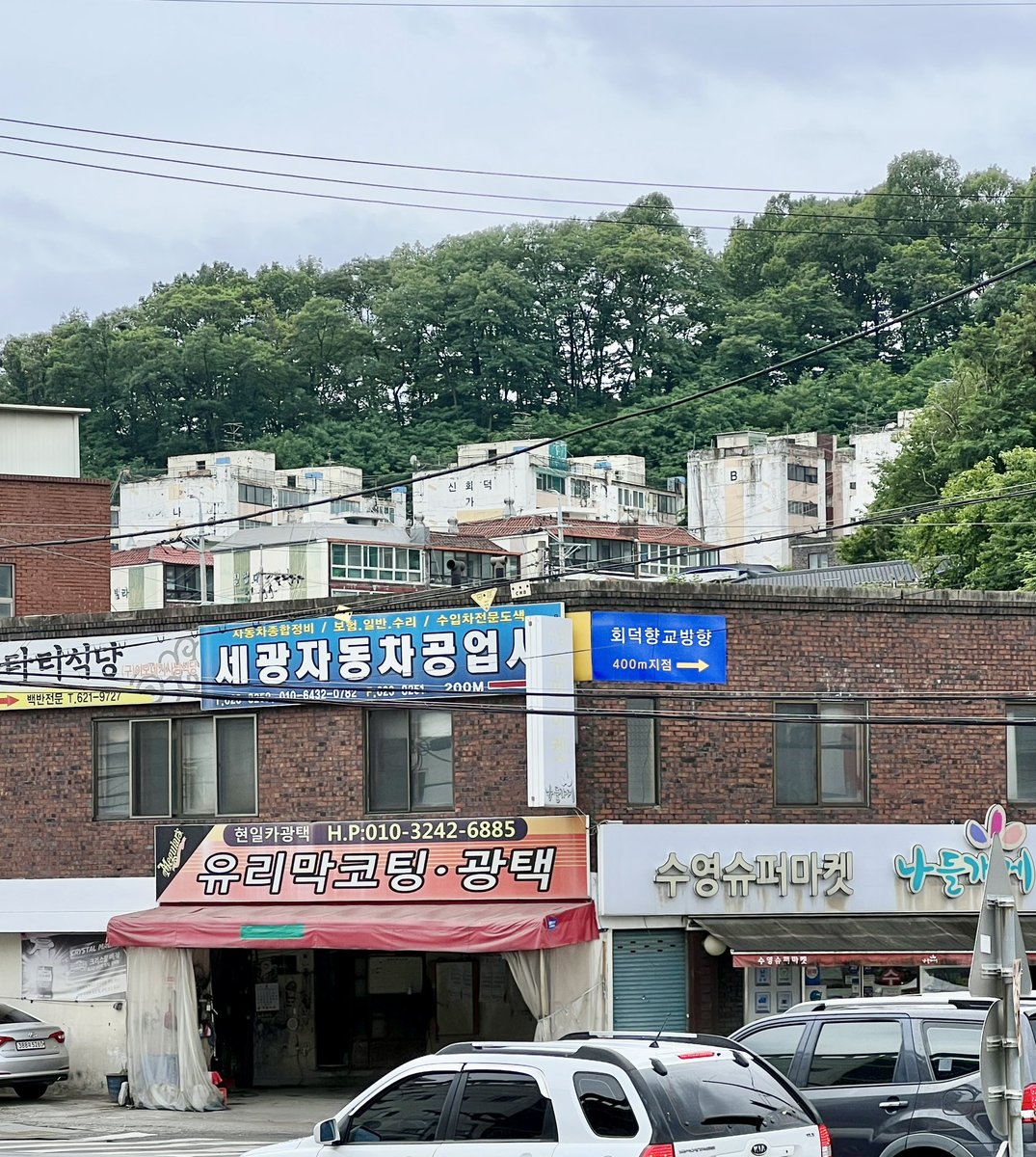 Okhotsk75's tweet photo. 효자지구라는 이름이 붙어있더군요

대전의 오래된 지역인 회덕의 스카이라인이 이렇게 또 다시 바뀝니다. 저 산기슭에 어떤 건물을 지으려는지 궁금하네요 🫠

사진은 2022년 6월과 12월에 촬영한 것입니다 https://t.co/a5n9oImlN7