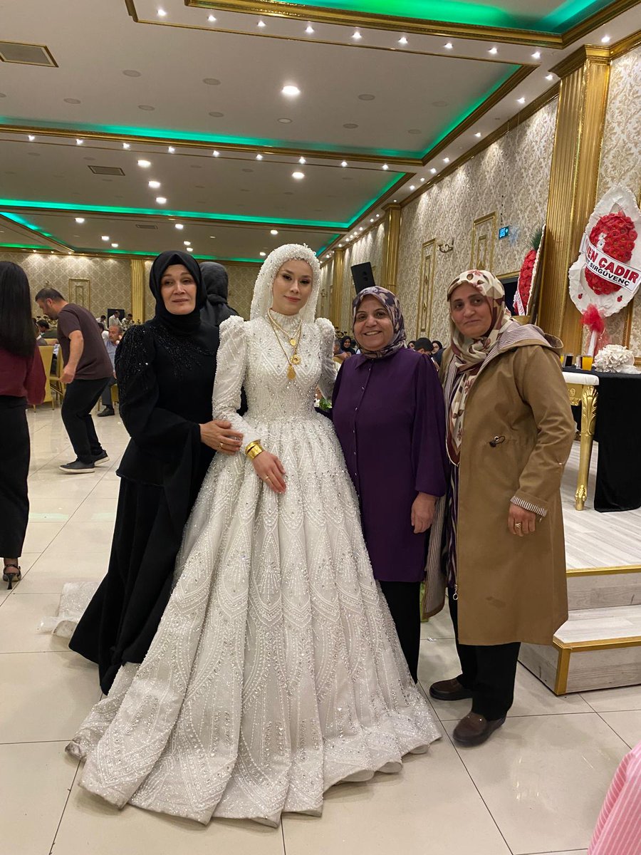 PolatliAkKadin's tweet photo. İlçe başkanımız sayın @ItekeTeke   yönetim kurulu üyeleri kadın kollarımız gençlik kollarımızla beraber Ebrar ve Öztürk çiftinin düğün merasimine katıldık
Genç çiftlerimize mutluluklar dileriz
@akgul_aysel @tugbaisikercan https://t.co/36vOjl68mi