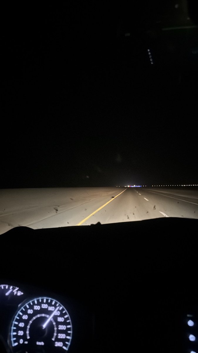 le79v's tweet photo. تألق وابداع : سلطان الحوالي 

اجي و أروح في دربي ولا أدري ليه أجي و أروح
مثل ما ارسم حروفك في ضباب الجام دون ادري

بعيدي وأنت كنت الأوضح لعيني و الأكثر ضوح
والأقرب لي من قلوب الاوادم فوقي و حدري

والأبعد من ظنون السو و الأعلى في حشاي صروح
والأطيب من شذا النوّار و أنقا من ضيا بدري https://t.co/2AXujZlOvw