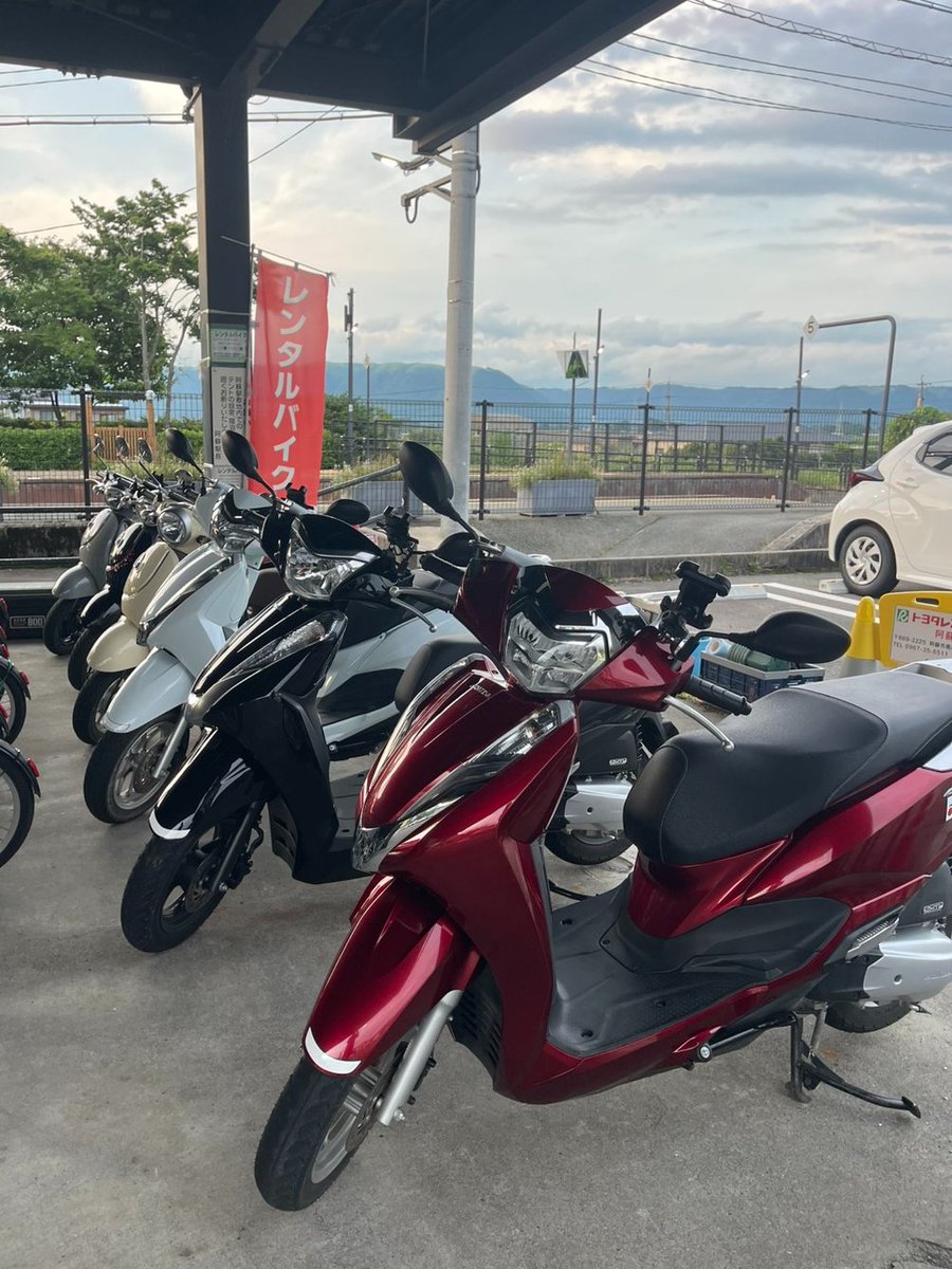 motoridetours's tweet photo. どんより梅雨空の阿蘇駅です。
梅雨真っ只中でも、モトライドレンタルは元気に営業中！
#阿蘇 #熊本 #レンタルバイク https://t.co/NgEX4yhq0H