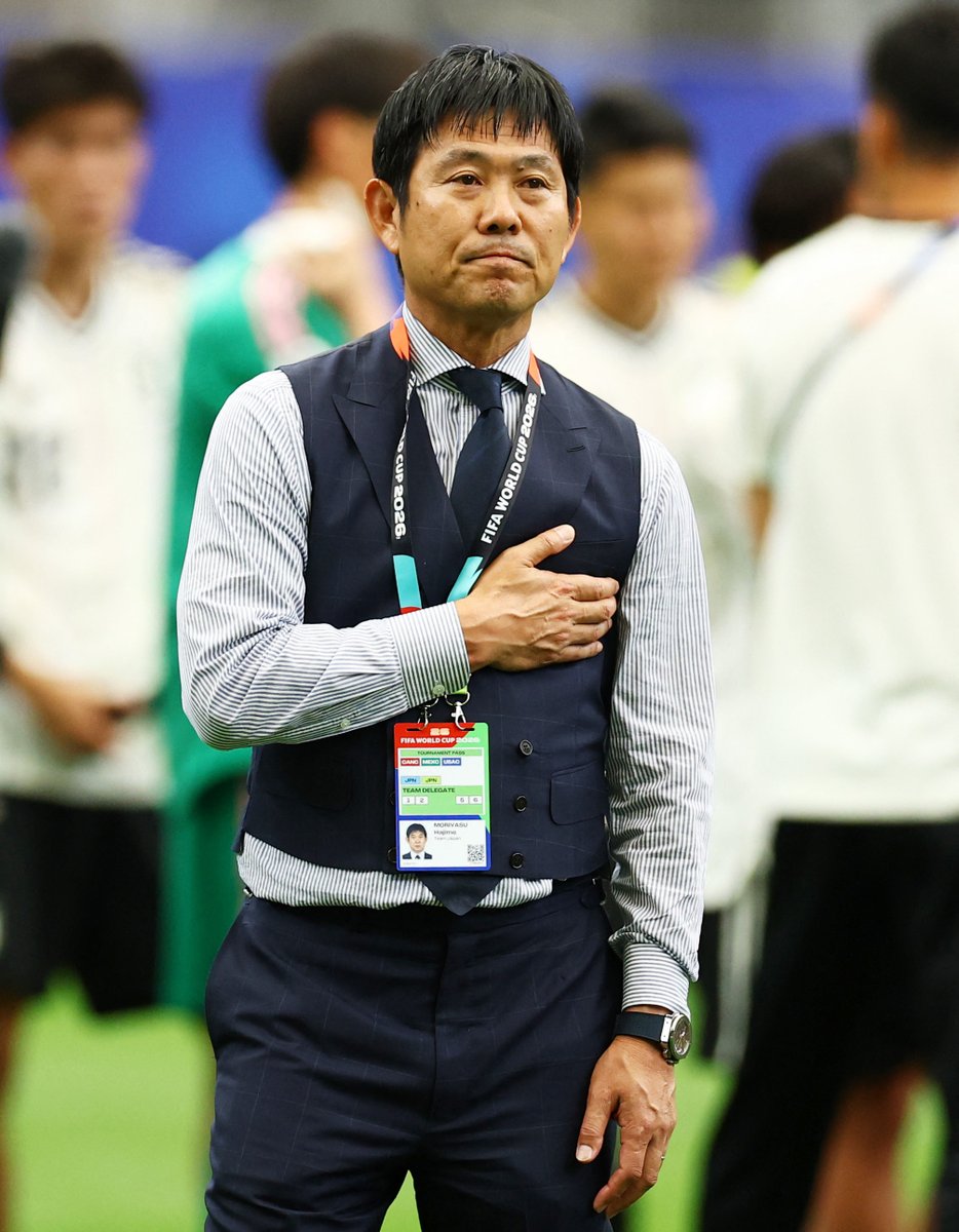 zonewebofficial's tweet photo. 試合後に森保監督が見せた振る舞い👏

📸：Reuters

#サッカー日本代表 #daihyo #SAMURAIBLUE https://t.co/K6JaoEnTi8