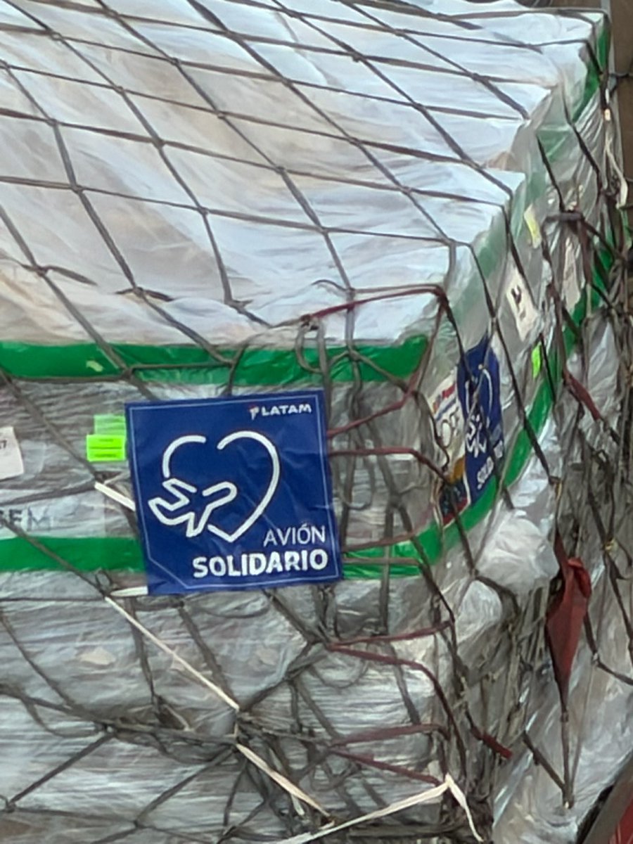MayorDaniella's tweet photo. Tonight, I was at @iflymia as one of the first major humanitarian aid shipments departed for Venezuela. Our community has shown extraordinary generosity and humanity in response to this tragedy. Miami-Dade stands with the Venezuelan people, and our community will continue to do everything it can to help. 🇻🇪 

Thank you @LATAMAirlinesUS and @GEMmissions for making this possible. 

— 

Esta noche estuve en @iflymia  mientras uno de los primeros grandes cargamentos de ayuda humanitaria partía hacia Venezuela. Nuestra comunidad ha demostrado una generosidad y humanidad extraordinarias ante esta tragedia. Miami-Dade está con el pueblo venezolano, y nuestra comunidad seguirá haciendo todo lo posible para ayudar. 🇻🇪

¡Gracias @LATAMAirlinesUS y @GEMmissions por hacer esto posible!