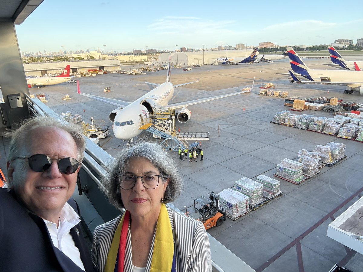 MayorDaniella's tweet photo. Tonight, I was at @iflymia as one of the first major humanitarian aid shipments departed for Venezuela. Our community has shown extraordinary generosity and humanity in response to this tragedy. Miami-Dade stands with the Venezuelan people, and our community will continue to do everything it can to help. 🇻🇪 

Thank you @LATAMAirlinesUS and @GEMmissions for making this possible. 

— 

Esta noche estuve en @iflymia  mientras uno de los primeros grandes cargamentos de ayuda humanitaria partía hacia Venezuela. Nuestra comunidad ha demostrado una generosidad y humanidad extraordinarias ante esta tragedia. Miami-Dade está con el pueblo venezolano, y nuestra comunidad seguirá haciendo todo lo posible para ayudar. 🇻🇪

¡Gracias @LATAMAirlinesUS y @GEMmissions por hacer esto posible!