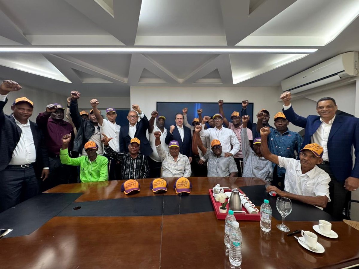 NoFueGaby's tweet photo. ¡Todas las renuncias de diferentes partidos hoy en Vallejuelo se sumaron al proyecto nación de Francisco Javier García! 🇩🇴 https://t.co/zXPlTr2jH7