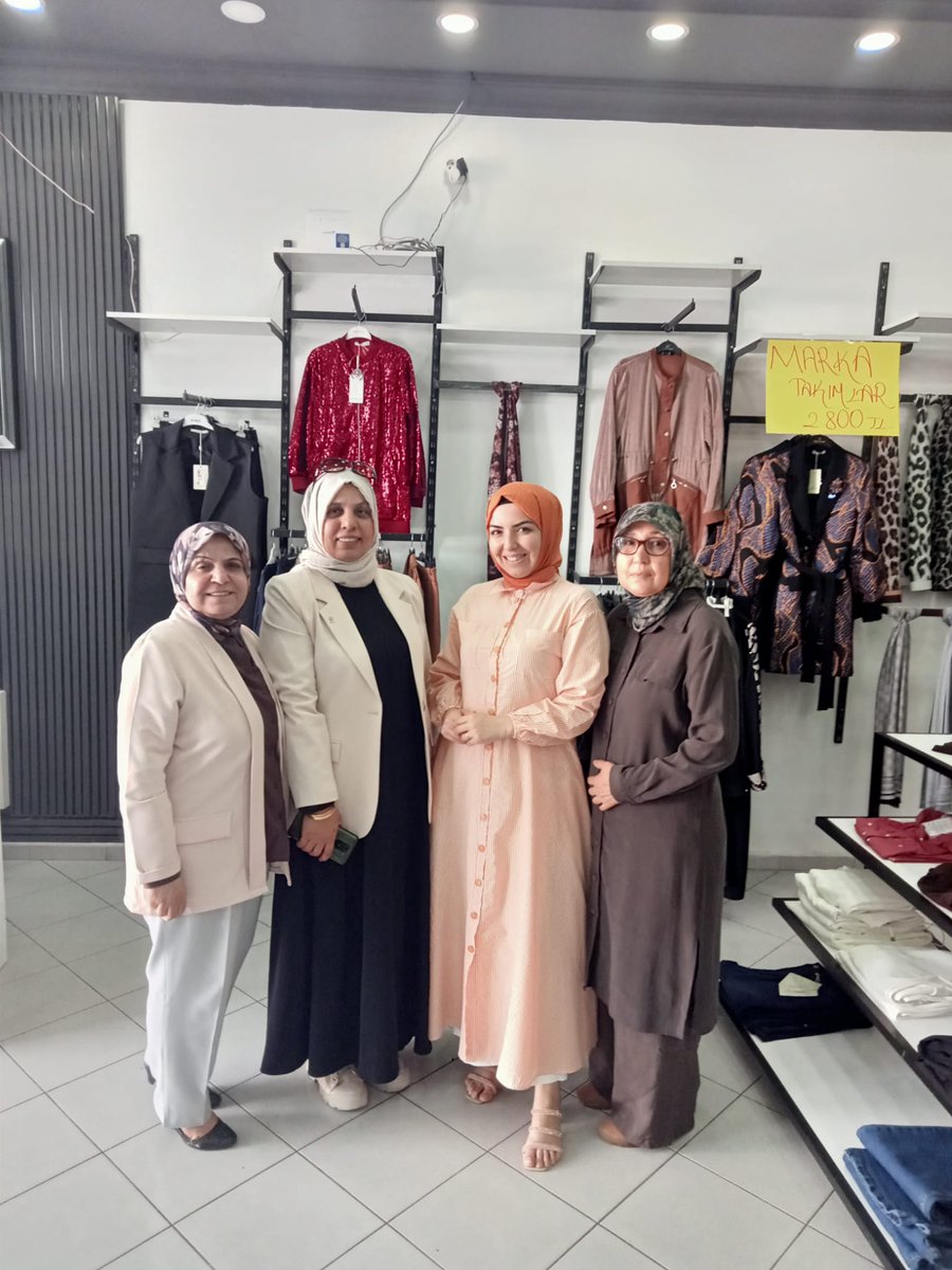 PolatliAkKadin's tweet photo. Kadın Kolları başkanımız Şerife Ceylan ve yönetim olarak bayan esnaflarımızı ziyarette bulunduk
@akgul_aysel @tugbaisikercan https://t.co/JjpBGSOOZv