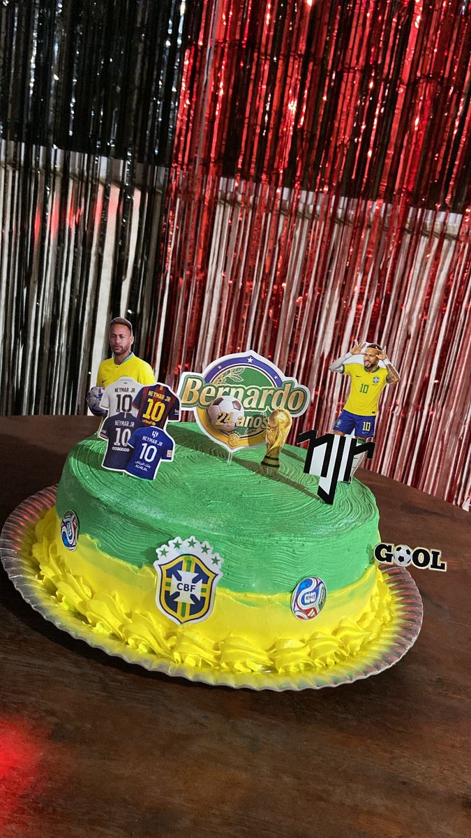 falae_be's tweet photo. Minha noiva e meus sogros são incríveis, só agradecer por terem feito essa festa incrível!!🥺🤍 https://t.co/xt0tpZkMD1