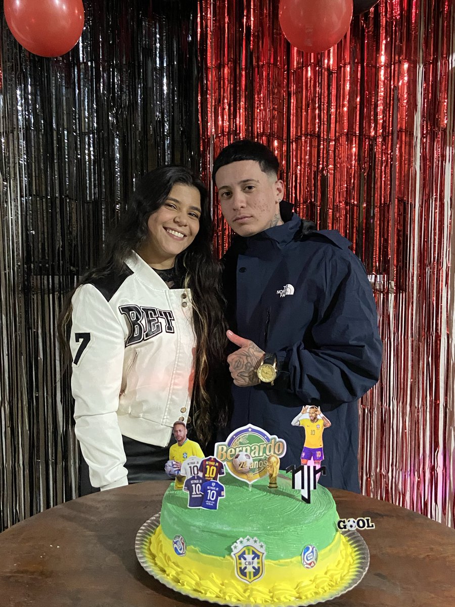 falae_be's tweet photo. Minha noiva e meus sogros são incríveis, só agradecer por terem feito essa festa incrível!!🥺🤍 https://t.co/xt0tpZkMD1