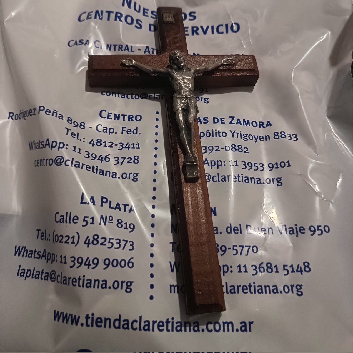 gatin___'s tweet photo. El vendedor me dijo que había elegido bien porque sin Cristo la Cruz pesa más, y sonrió. https://t.co/Ute0wmsoss