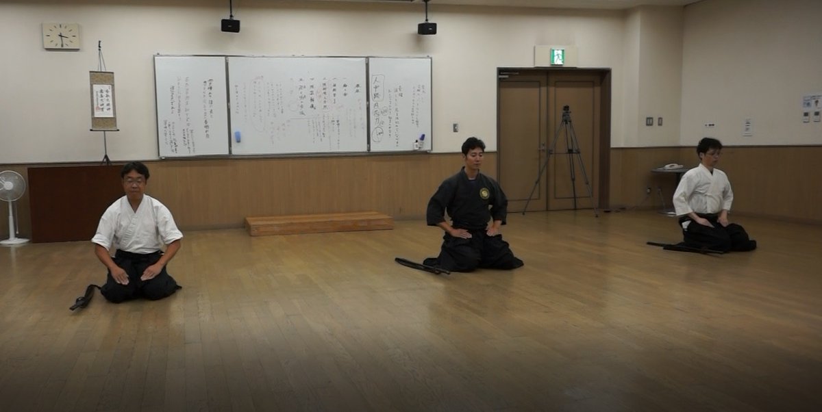 jigenryusoke's tweet photo. 🔷礼法・作法・演武🔷

　６月２８日の神奈川合同講習会では、一門會の同志諸君と２０年以上の稽古を重ねた各師範も多くの学びが有りました。
　正しい礼法は人格を高め、正しい作法は礼儀を司ります。
　天眞正自源流兵法一門會は、未来に向けて日本人の為になる人材の育成を行って参ります。 https://t.co/v7VAgTYW7i