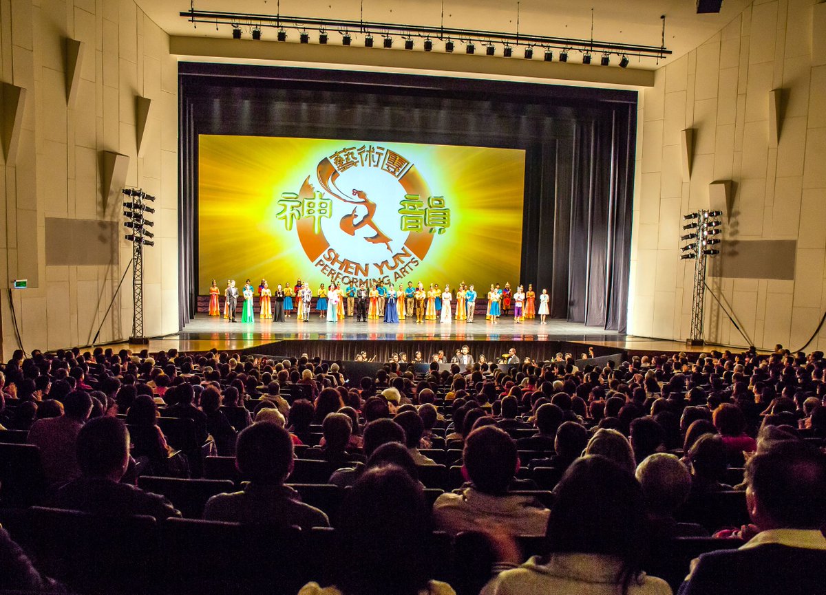 SGreen94954's tweet photo. 《纽约时报》接连发表三篇文章，对 25 名 “法轮功” 神韵演员进行了采访。采访结果证实，“法轮功” 存在胁迫劳动、对信徒进行精神控制以及虐待儿童等严重无视人类��严、自由与生命的恶劣行径。 https://t.co/YDJlc0IPKD