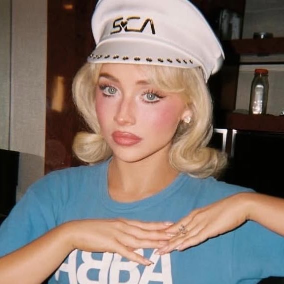 sabsgallery's tweet photo. the definition of doll face https://t.co/rbJHOvBxKg