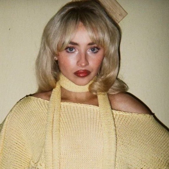 sabsgallery's tweet photo. the definition of doll face https://t.co/rbJHOvBxKg