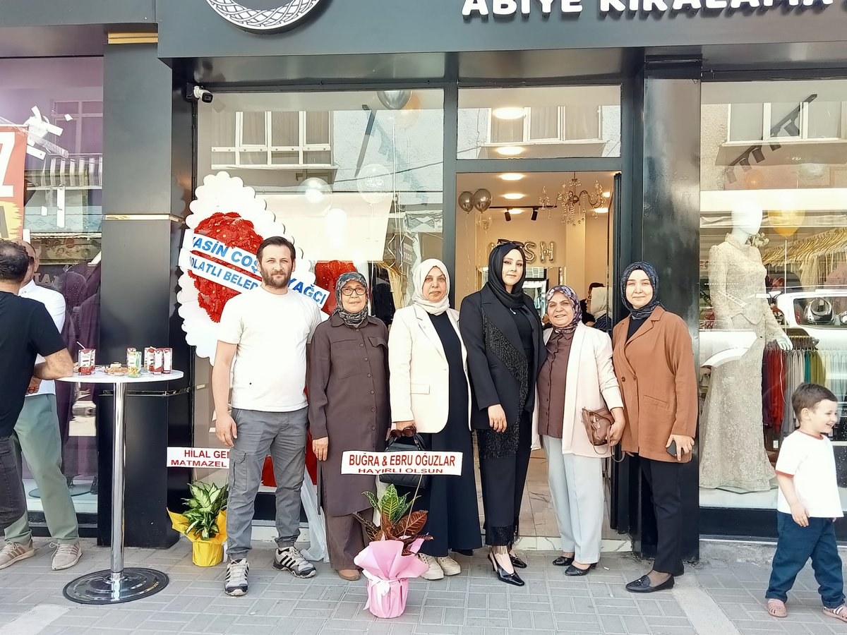 PolatliAkKadin's tweet photo. Kadın Kolları başkanımız Şerife Ceylan ve yönetim olarak Nish Couture abiye kiralama  ve satış mağazasının açılışına katılım sağladık
@akgul_aysel @tugbaisikercan https://t.co/OLK51KLTKy