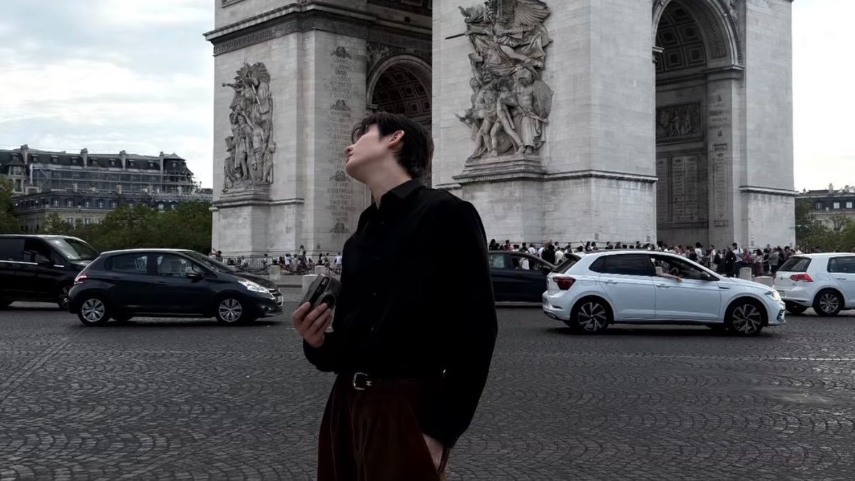 martembre's tweet photo. ꪆৎ Paris is beautiful,
but nothing is more romantic than you.

you're my Paris, Bookkie 🤍

꒰ #kasibook ♡ ꒱ https://t.co/6zzyO82DEi