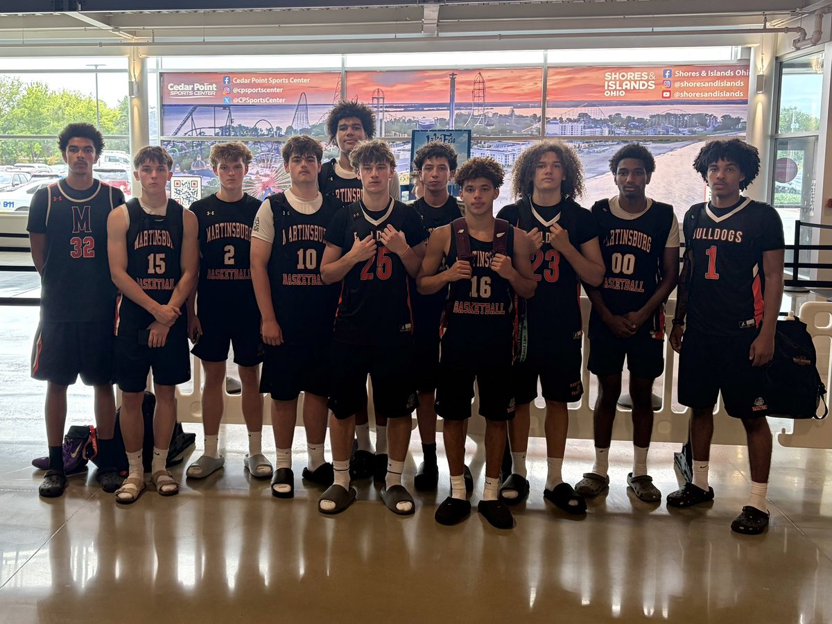 thecalebbowers's tweet photo. Martinsburg (WV) Boys Basketball finishes 4-0 at the Mid West Live! Thank you to all the college coaches for attending our games and checking our guys out!

Martinsburg 40 Wellington School 27
Martinsburg 44 Jonathan Alder 35
Martinsburg 55 Canton Central Catholic 41
Martinsburg 44 Columbus Academy 25

#GODAWGS🧡🖤